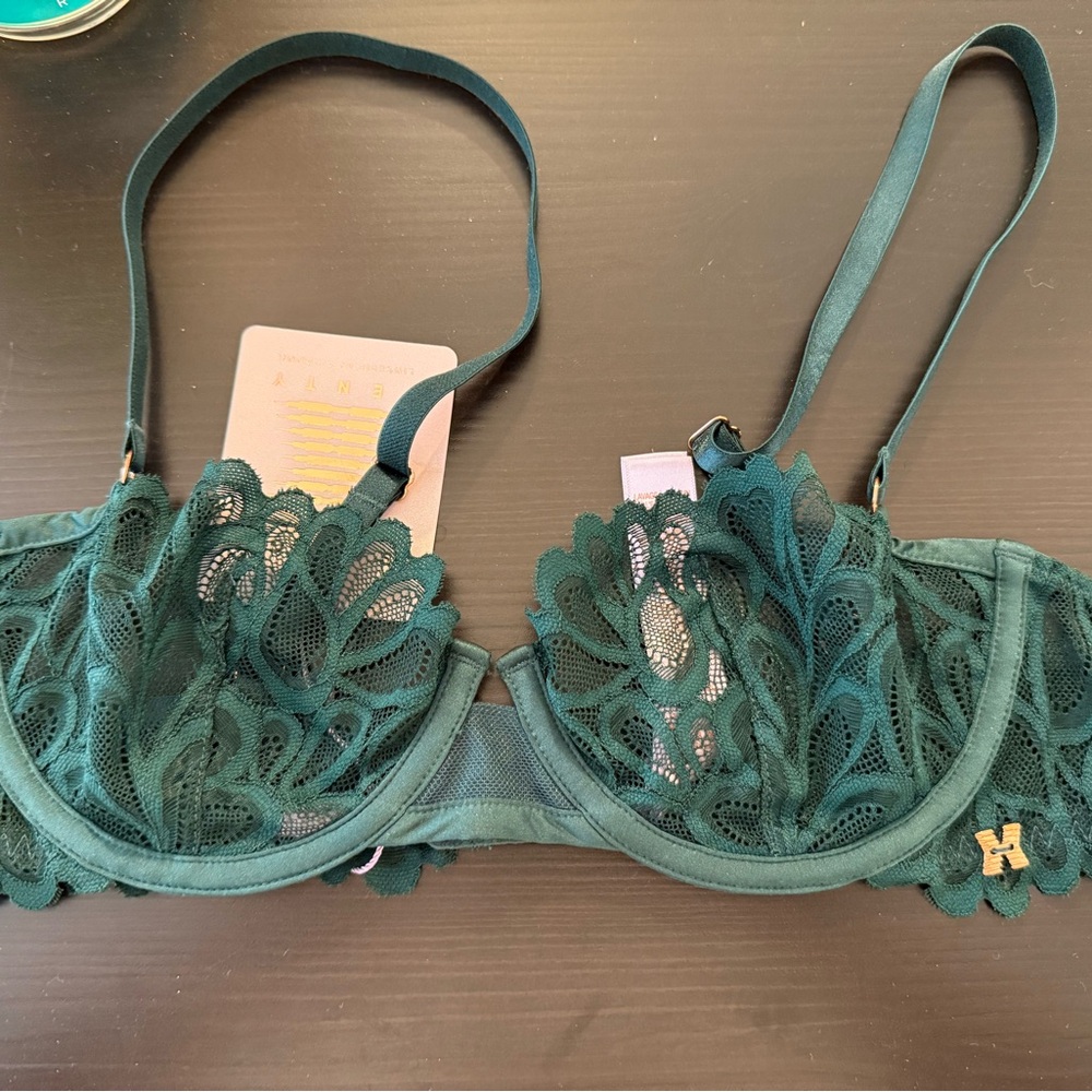 Elegant Lace Underwire Bra in Teal